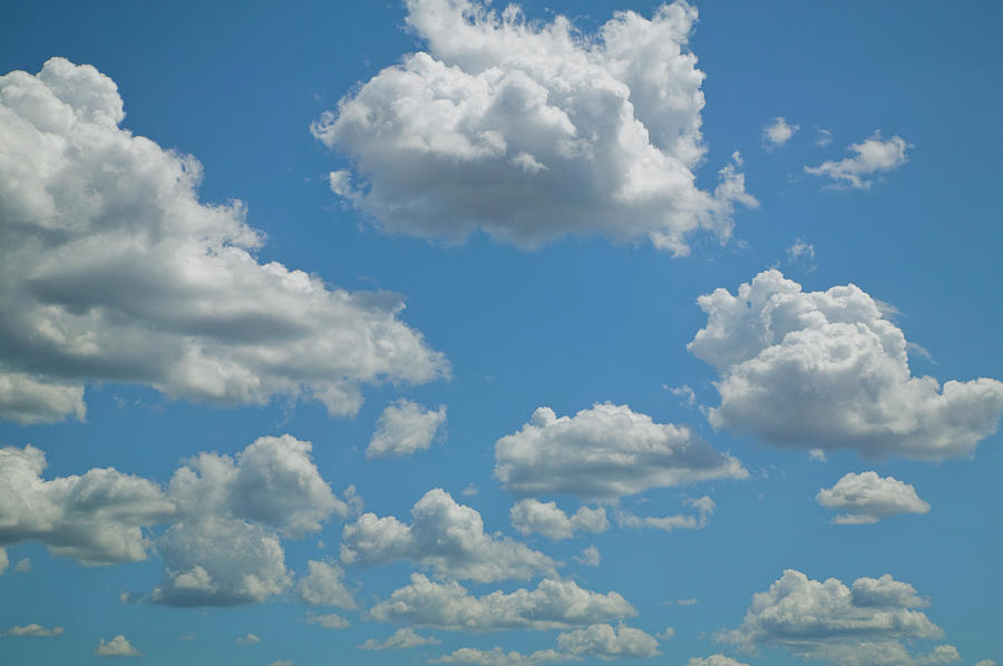 fair-weather-cumulus-clouds-in-blue-sk-by-grove-pashley