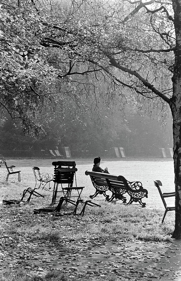 Fall In Hyde Park Photograph by Cornell Capa