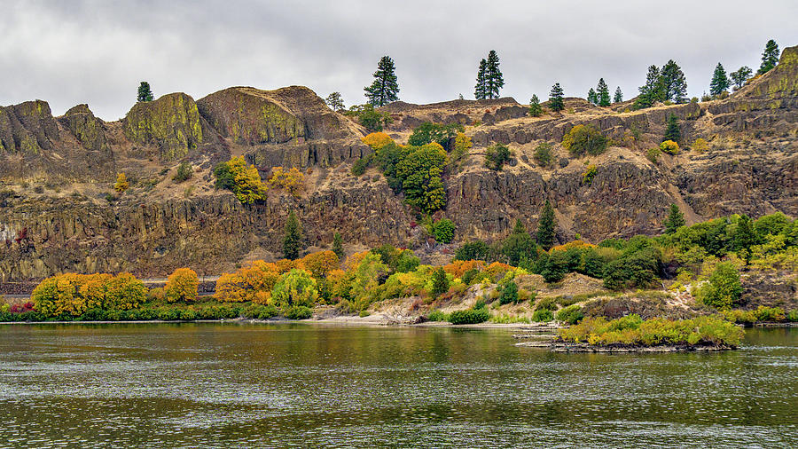 Fall On The Columbia River Photograph