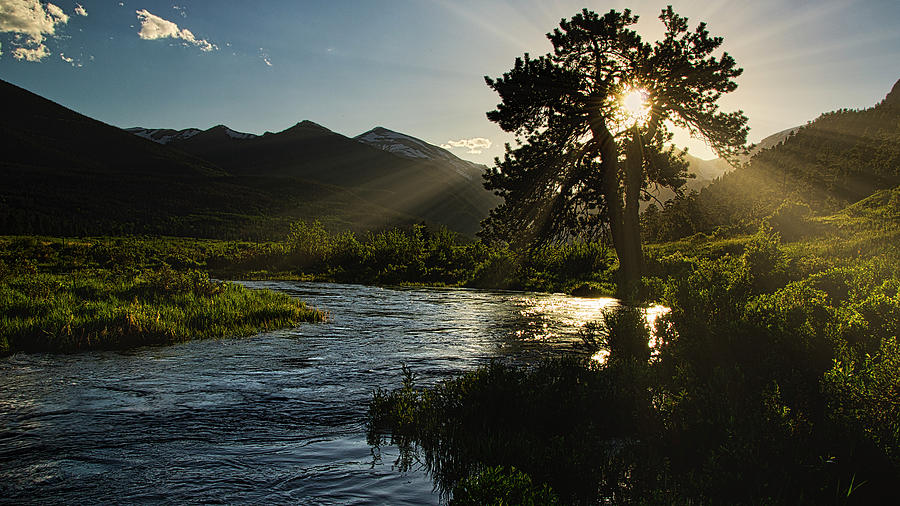 T-Shirt - RMNP Sun Rays