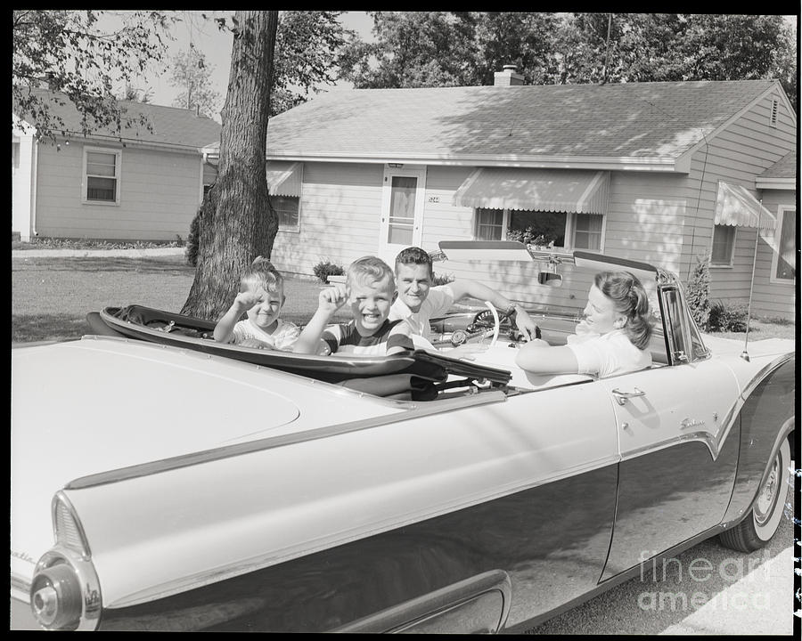 Family Going For A Drive Photograph by Bettmann