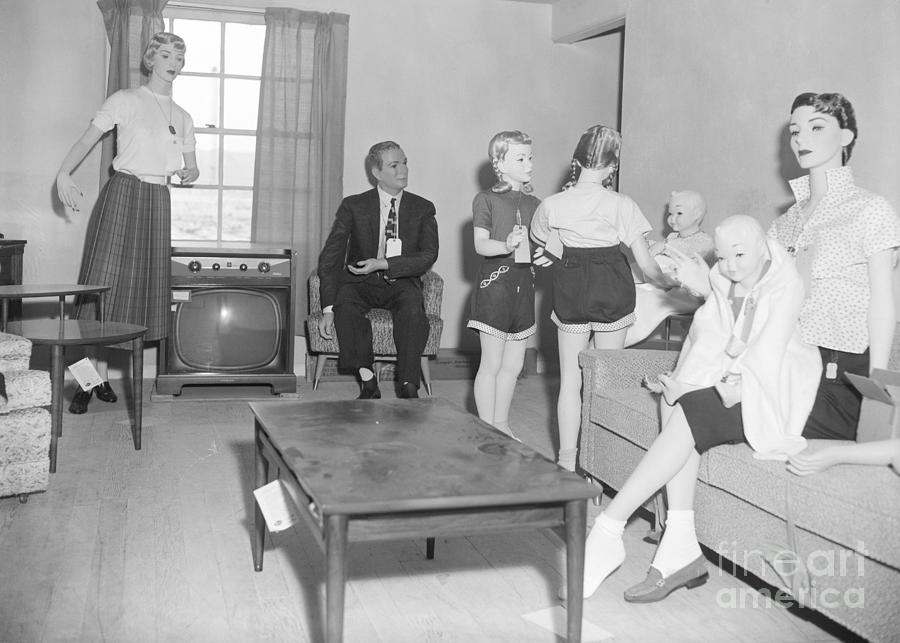 Family Of Mannequins In Living Room Photograph by Bettmann