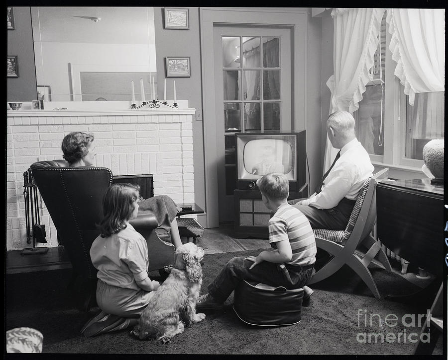 Family Watching Television Photograph by Bettmann