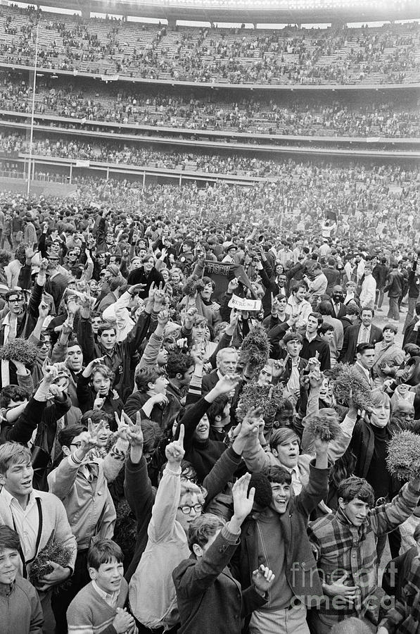 Fans On Field Of Shea Stadium Champions Photograph by Bettmann