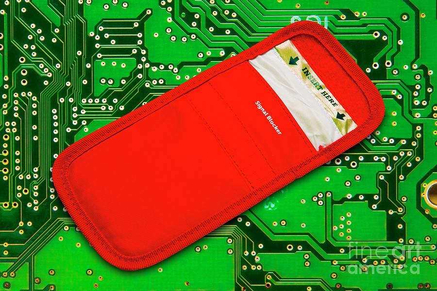 Faraday Pouch And Circuitry Photograph by Victor De Schwanberg/science Photo Library