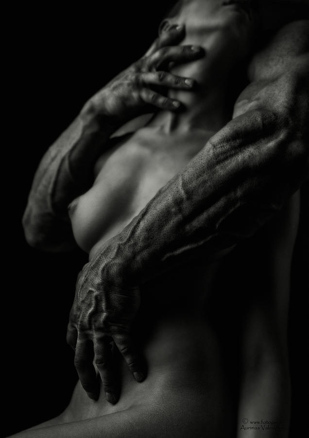 Nude Photograph - Farewell to Arms by Aurimas Valevicius