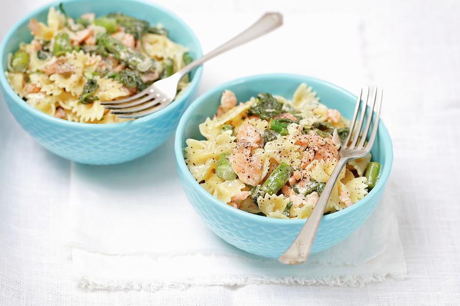 Farfalle With Spinach, Asparagus, Smoked Salmon And Cream Photograph by Rua Castilho