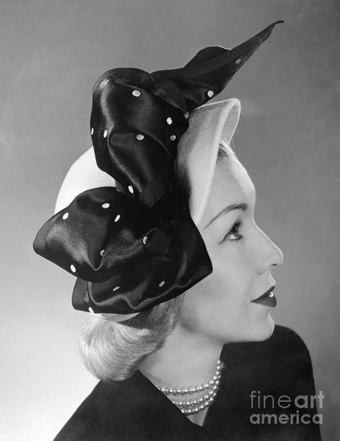 Fashion Model Wearing Cloche Hat Photograph by Bettmann