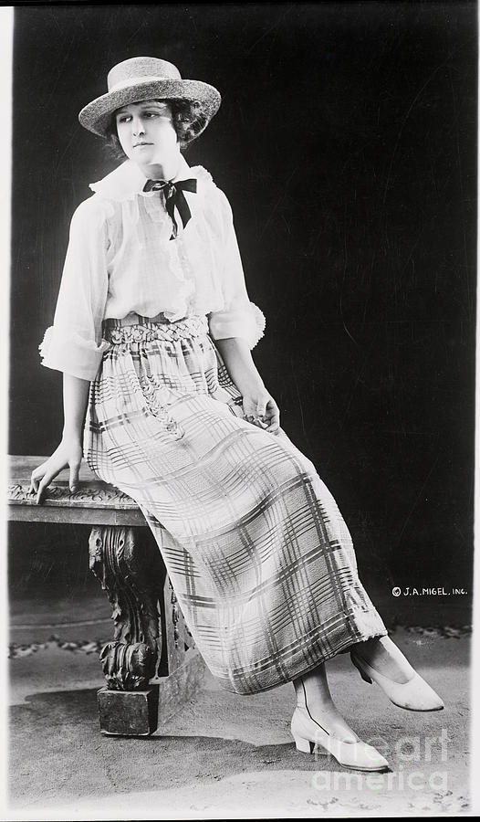 Fashion Model With Blouse And Skirt Photograph by Bettmann