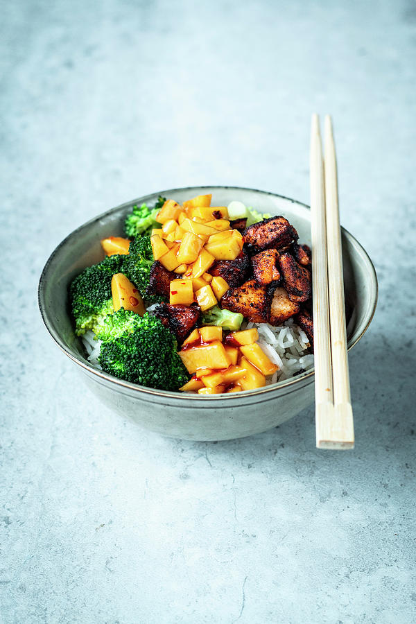 Fast Asia Bowl With Crispy Salmon And Mango Photograph by Simone Neufing