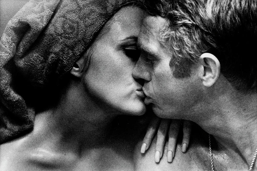 Faye Dunaway Photograph - Faye Dunaway and Steve Mcqueen by Bill Ray