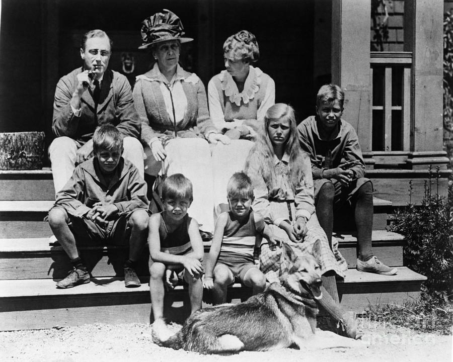 Fdr And Family At Campobello Photograph by Bettmann