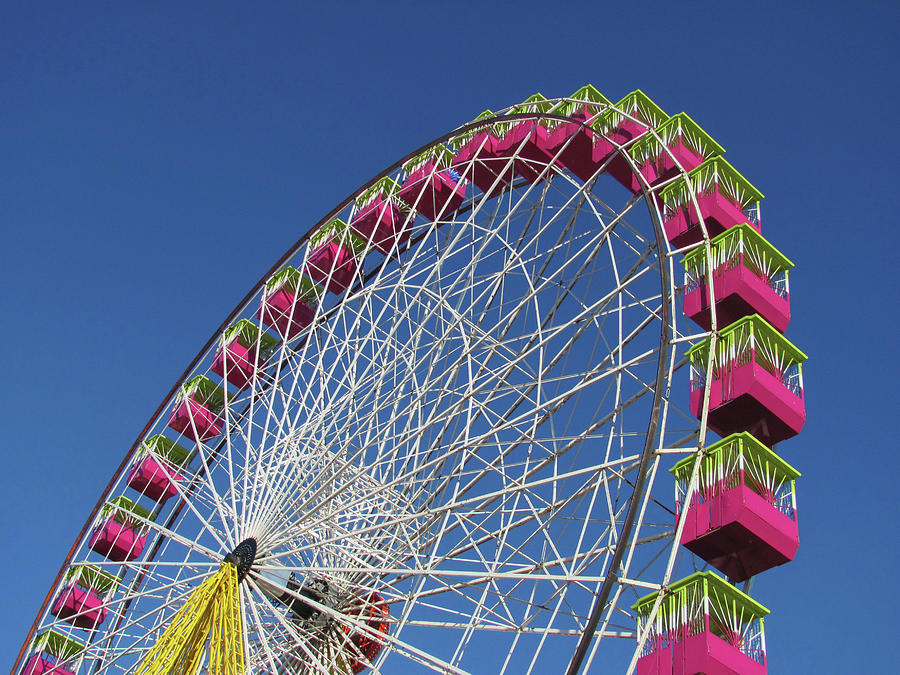 Ferris Wheel Photograph by Www.eldiecisiete.com - Belen De Benito