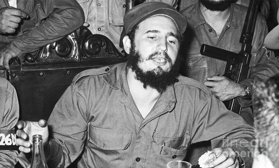 Fidel Castro Eating Meal Photograph by Bettmann