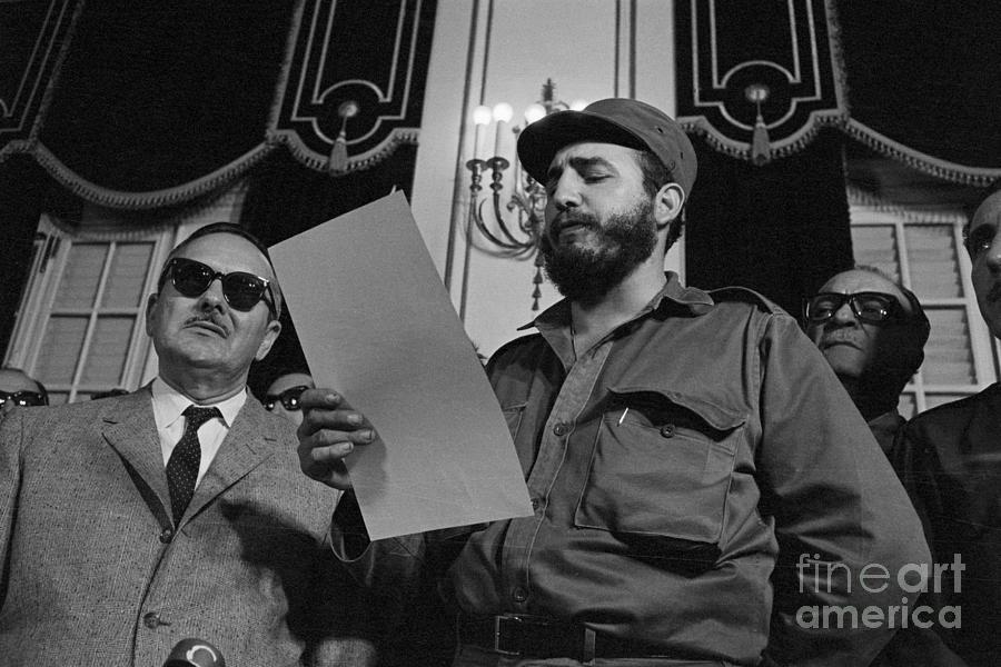 Fidel Castro Reading The Oath Of Office Photograph by Bettmann