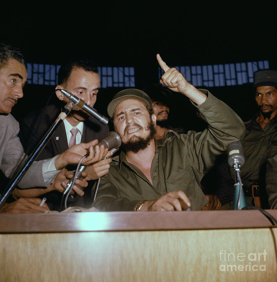 Fidel Castro Speaking With Finger Raised Photograph by Bettmann