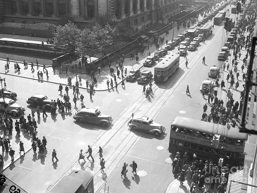 Fifth Ave. And E. 42nd St., With Tne Photograph by New York Daily News Archive