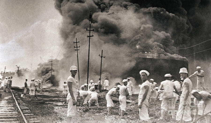 Fire In Oil Plant In Mexico Photograph by Bettmann Fire In Oil Plant In Mexico Photograph by Bettmann