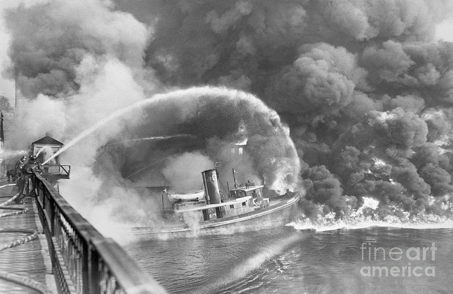Fire On The Cuyahoga River Photograph by Bettmann