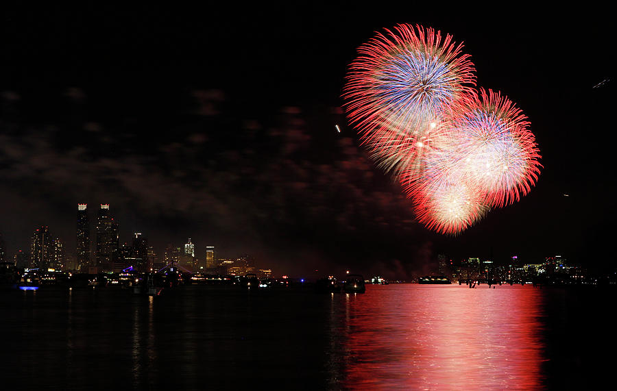 Fireworks Explode over the Hudson River Photograph by Gary Hershorn