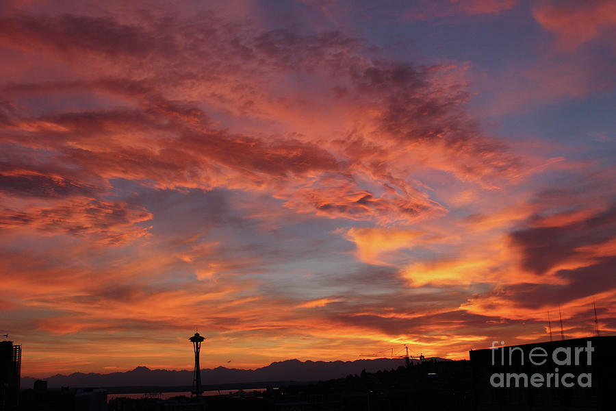 Firey Red Seattle Sky Photograph by Suzanne Lorenz