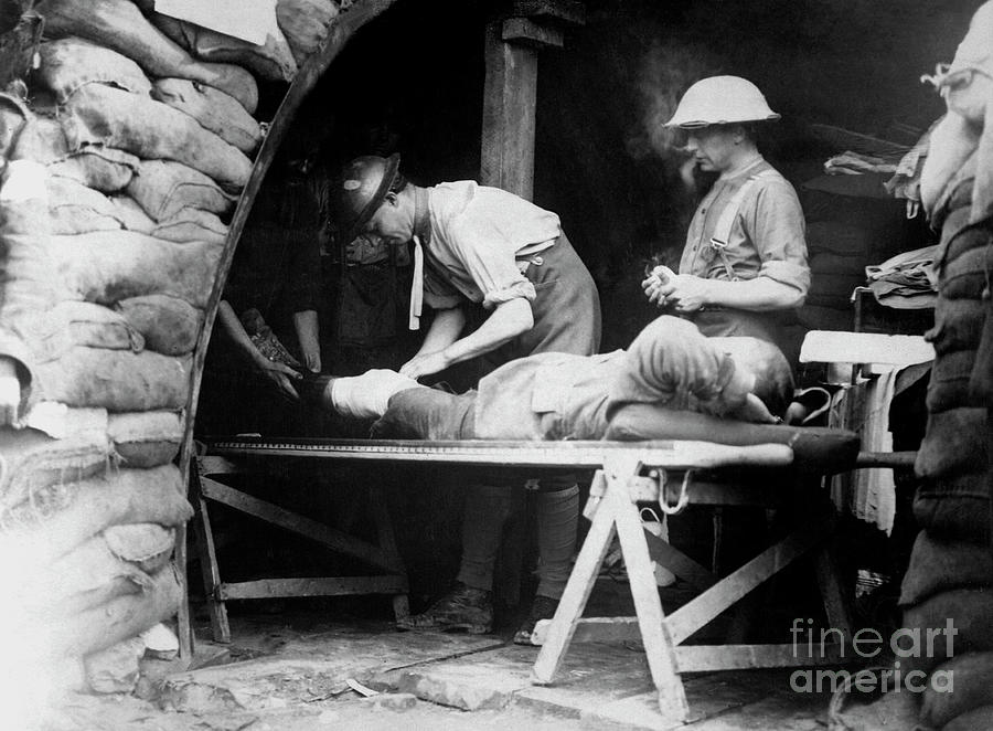 Person Photograph - First World War Medical Treatment by Us Army/science Photo Library