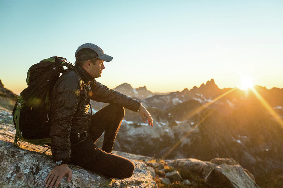 Mens The Mountains Are Calling Cool Sunset Vintage Rockies Funny