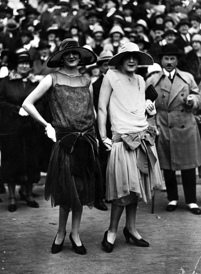 Flapper Girls Photograph by Hulton Archive