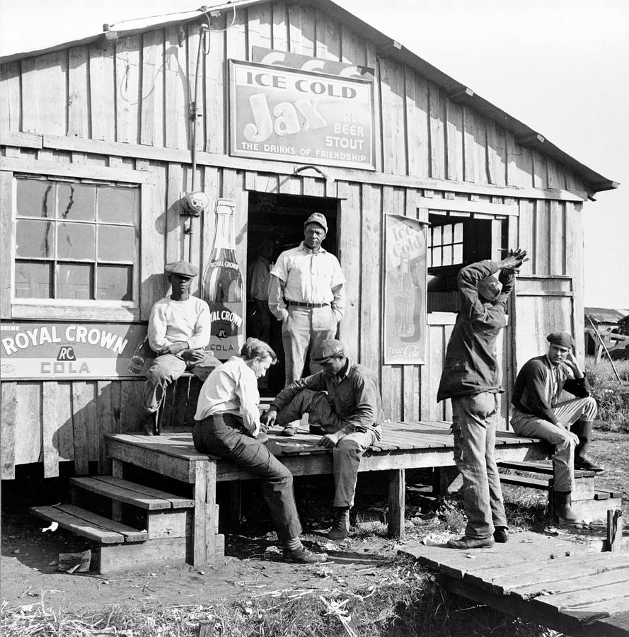 Florida Juke Joint, Playing Checkers Photograph by Science Source