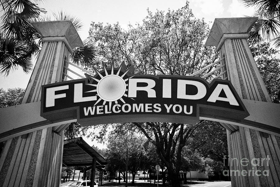 Florida welcomes you sign at the Florida visitors center on i-95 ...