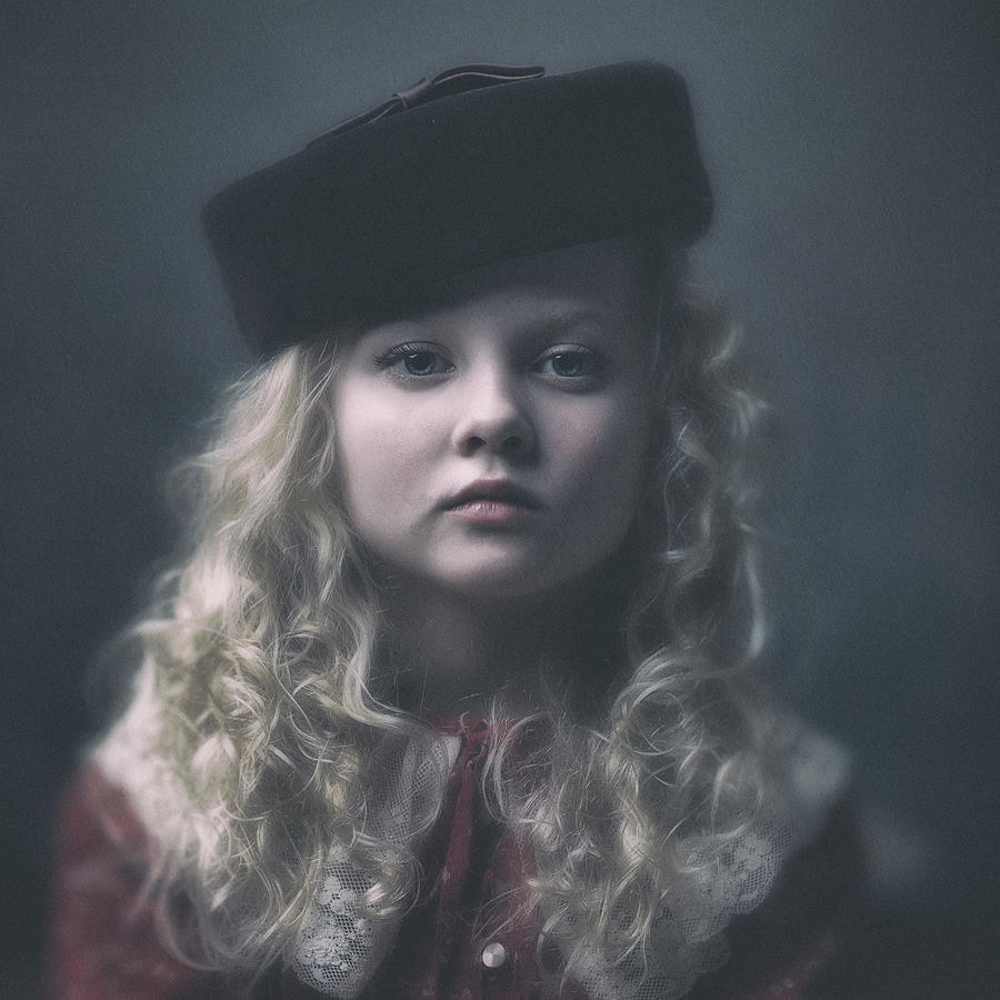 Portrait Photograph - Florin-e by Ewa Cwikla