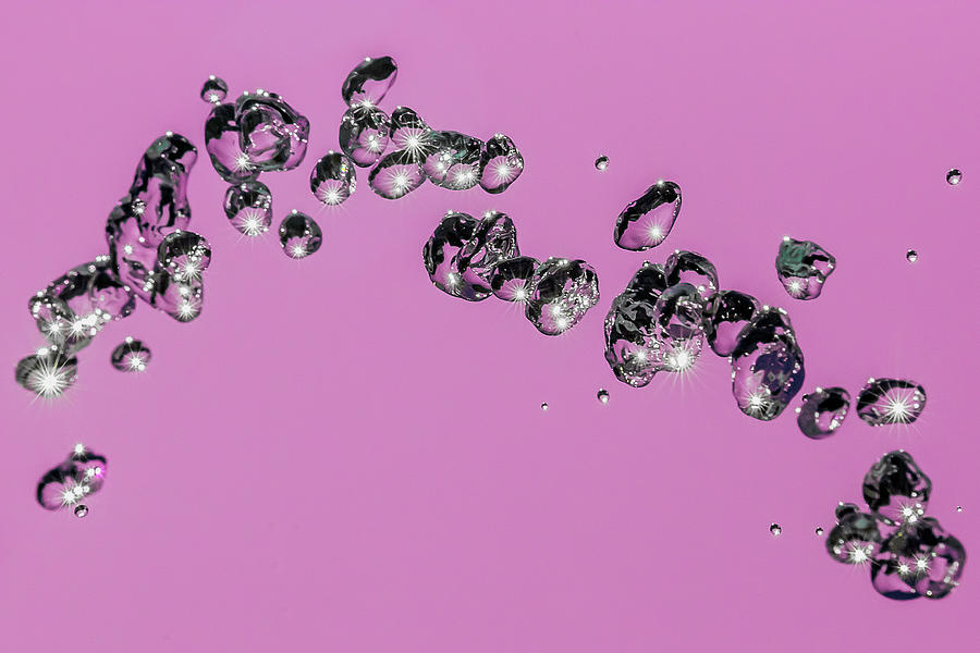 Flying drops rosa Photograph by Wolfgang Stocker
