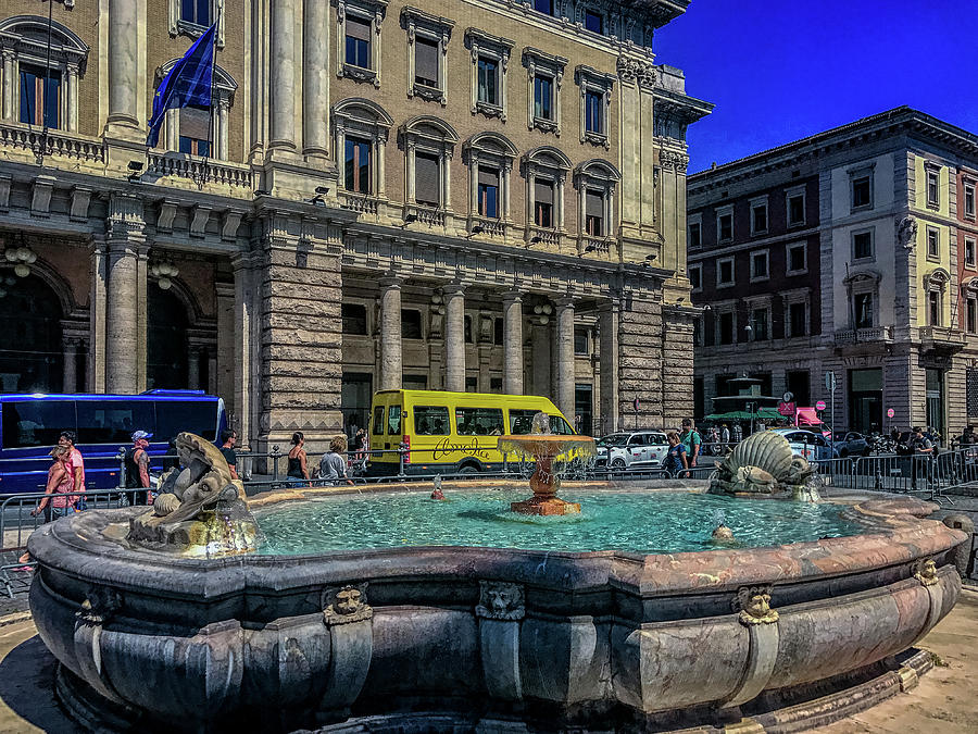 Fontana di Piazza Colonna Photograph by Joseph Yarbrough