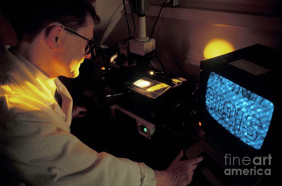 forensic-forgery-investigation-photograph-by-patrick-landmann-science