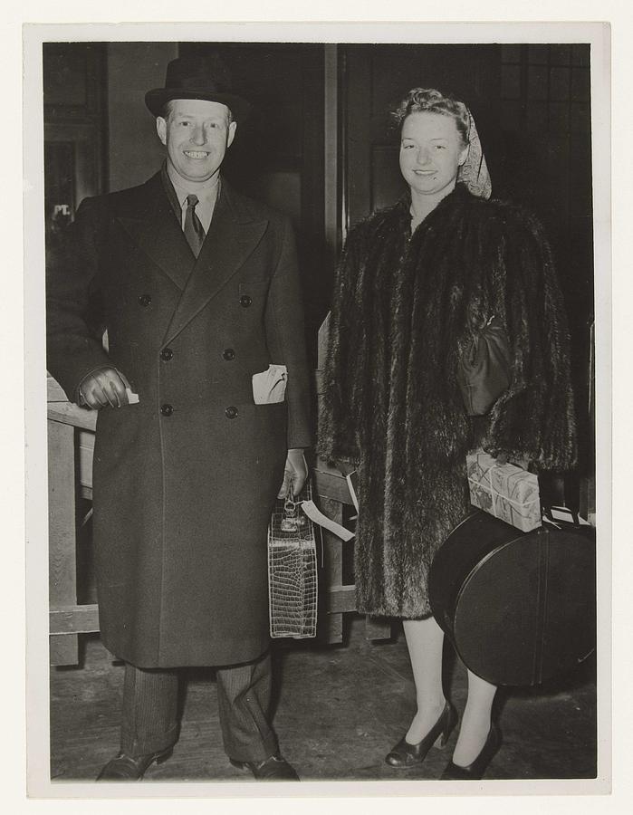 Former Governor-general Tjarda Van Starkenborgh And His Daughter In New York, Associated Press, 1946 Painting
