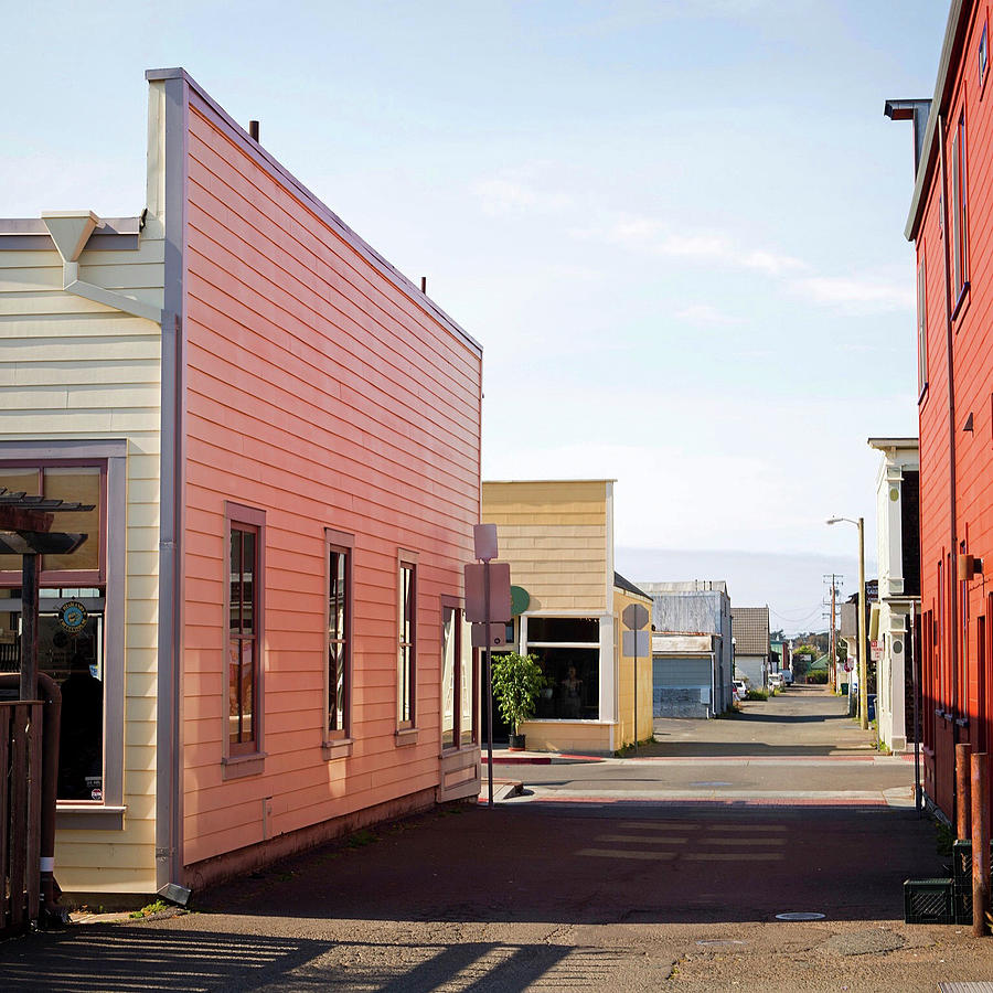 Fort Bragg Photograph - Fort Bragg Alleyway by Lance Kuehne