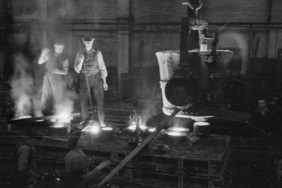 Foundry Workers Photograph by Fox Photos