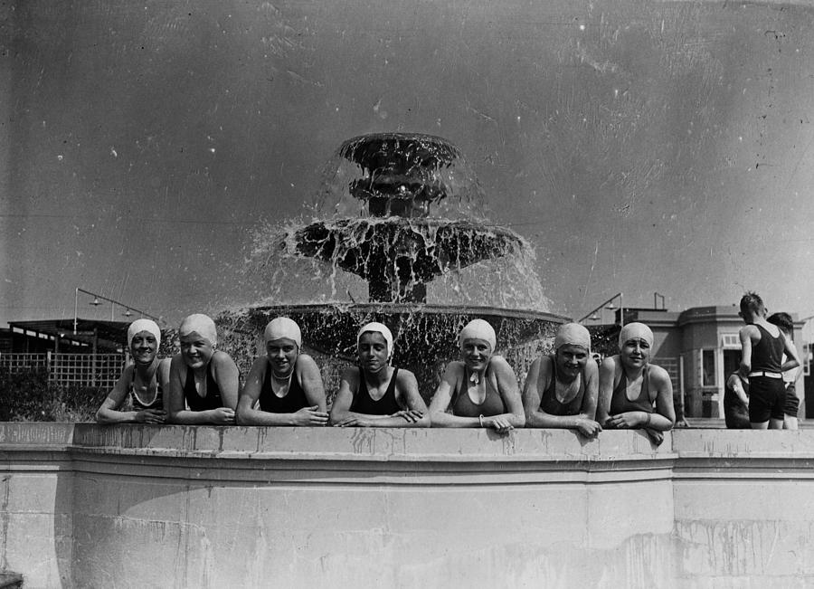 Fountain Bathers Photograph by E. Dean