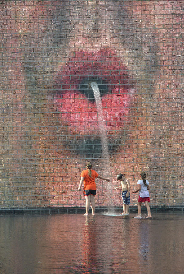 Fountain Fun Photograph by Mauverneen Zufa Blevins - Fine Art America