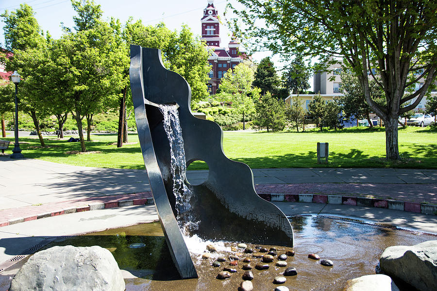 Fountain in Park Photograph by Tom Cochran