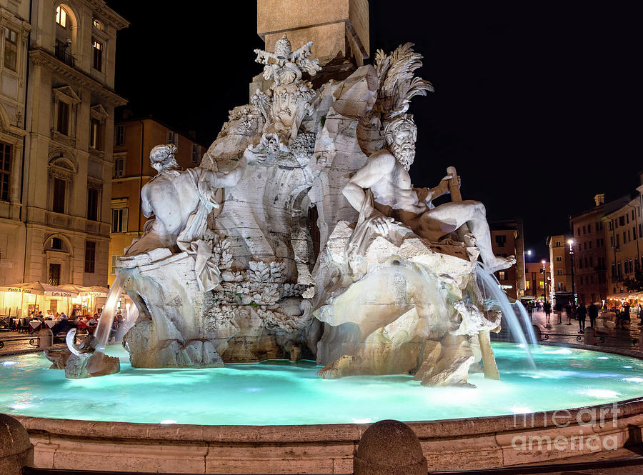 fountain in rome at night