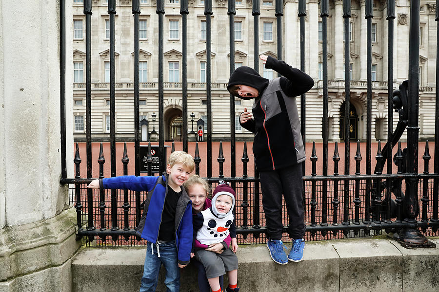 Four Siblings Being Silly At The Gate Of Buckingham Palace Photograph ...