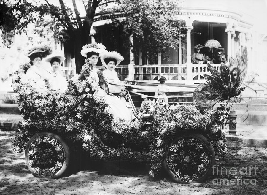 Four Young Ladies In Flower Decorated Ca Photograph by Bettmann