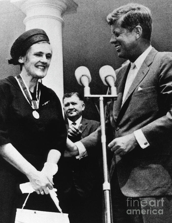 Frances Kelsey Receiving An Award Photograph by National Library Of Medicine/science Photo Library