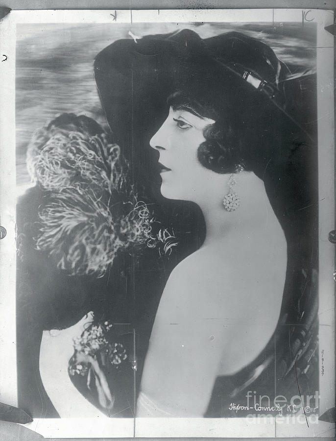 Francis Renault As Female Impersonator Photograph by Bettmann