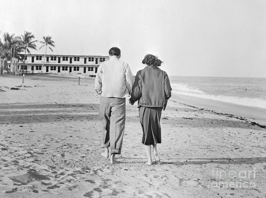 Ava Gardner Photograph - Frank Sinatra And Ava Gardner Walking by Bettmann