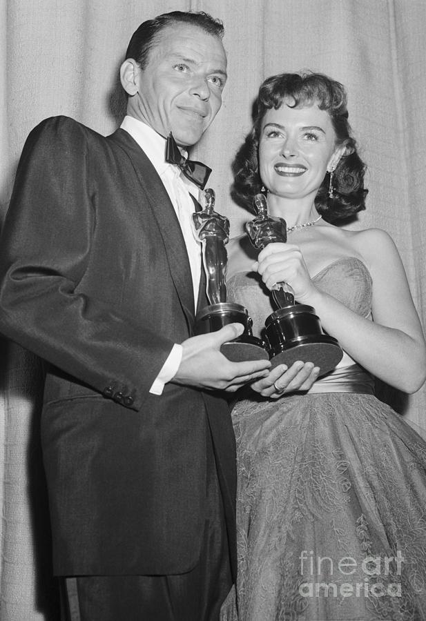 Frank Sinatra And Donna Reed Holding Photograph by Bettmann