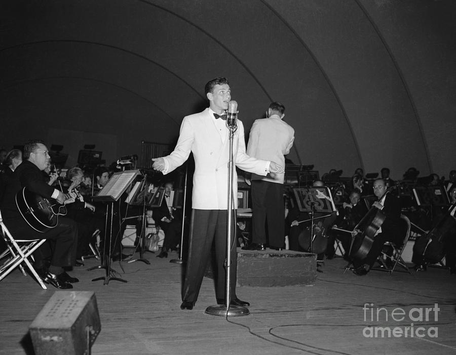 Frank Sinatra Crooning Photograph by Bettmann