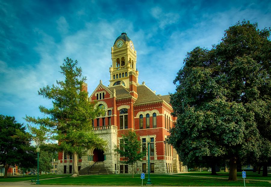 Architecture Photograph - Franklin County Courthouse - Hampton, Iowa by Mountain Dreams