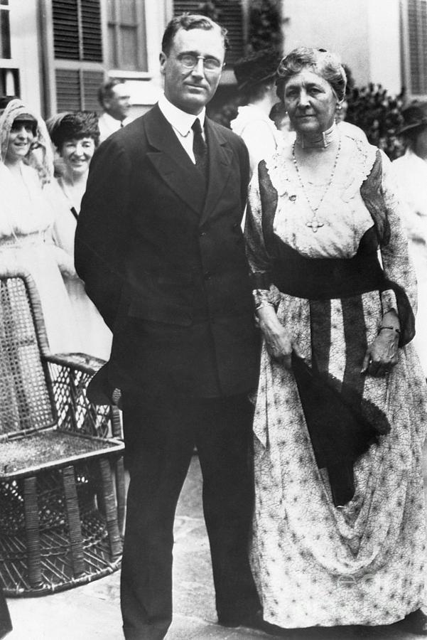 Franklin D. Roosevelt With His Mother Photograph by Bettmann